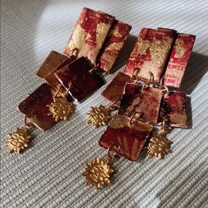 Gold flaked wine red paper sun earrings 🌞
